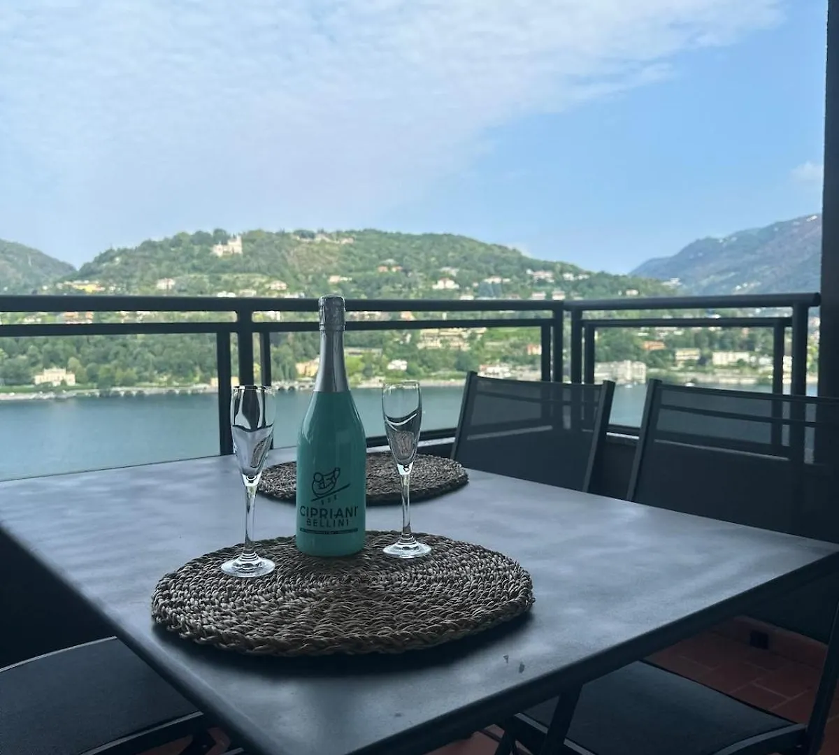 Como Lake View Ac And Garage Apartment